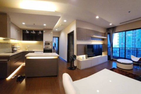 Кондоминиум с 2 спальнями в Дин Даенге, Бангкок, Таиланд № 135156 - фото 3