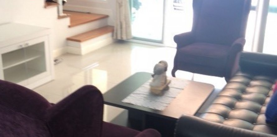 Таунхаус в Сатхоне, Бангкок, Таиланд с 3 спальнями  № 144039