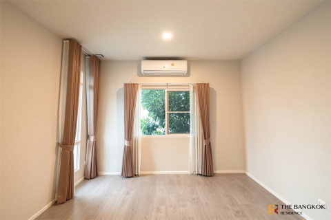 House in Bangkok, Thailand 4 bedrooms № 189427
