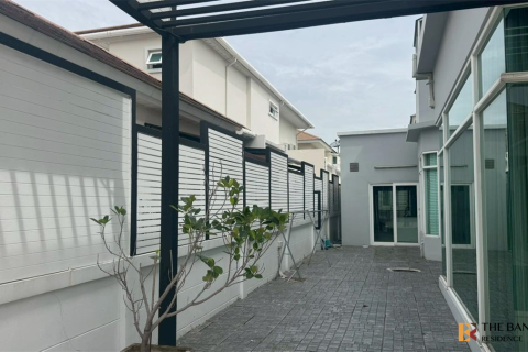 House in Bangkok, Thailand 5 bedrooms № 189431