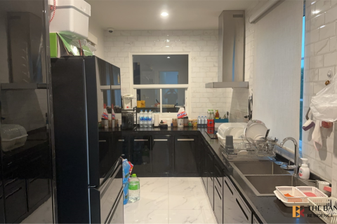 House in Bangkok, Thailand 4 bedrooms № 189425