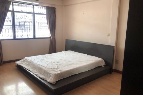 Townhouse in Watthana, Bangkok, Thailand 2 bedrooms № 170898 - photo 4