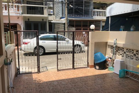 Townhouse in Watthana, Bangkok, Thailand 2 bedrooms № 170898 - photo 1