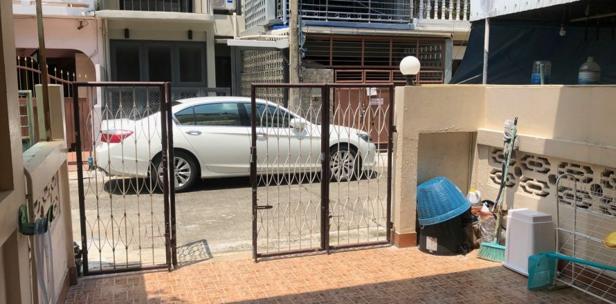 Townhouse in Watthana, Bangkok, Thailand 2 bedrooms № 170898