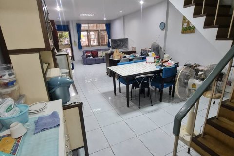 Townhouse in Watthana, Bangkok, Thailand 3 bedrooms № 170900 - photo 6