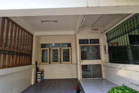 Townhouse in Watthana, Bangkok, Thailand 3 bedrooms № 170900 - photo 2
