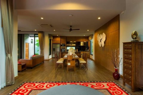 Villa in Rawai, Thailand 3 bedrooms № 134676 - photo 1