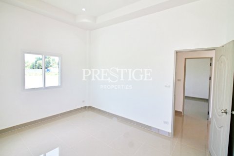 Casa de 3 dormitorios en Pattaya, Tailandia № 209927 - foto 5