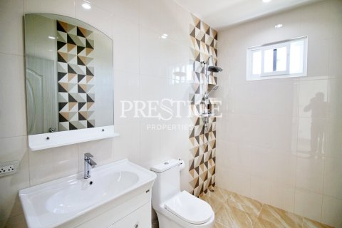 Casa de 3 dormitorios en Pattaya, Tailandia № 209927 - foto 9