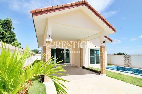 Casa de 3 dormitorios en Pattaya, Tailandia № 209927 - foto 11