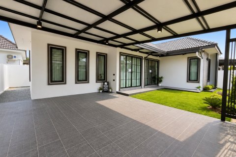 Casa de 3 dormitorios en Pattaya, Tailandia № 209929 - foto 3
