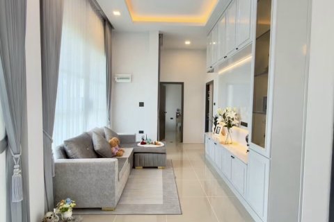 Casa de 3 dormitorios en Pattaya, Tailandia № 209929 - foto 9