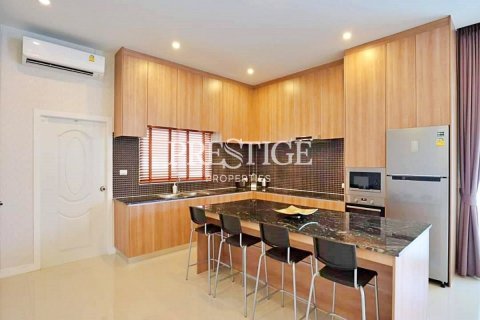 Casa de 3 dormitorios en Pattaya, Tailandia № 209926 - foto 5