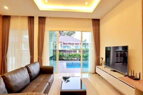Casa de 3 dormitorios en Pattaya, Tailandia № 209926 - foto 2
