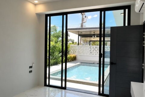 Casa de 3 dormitorios en Pattaya, Tailandia № 209930 - foto 15