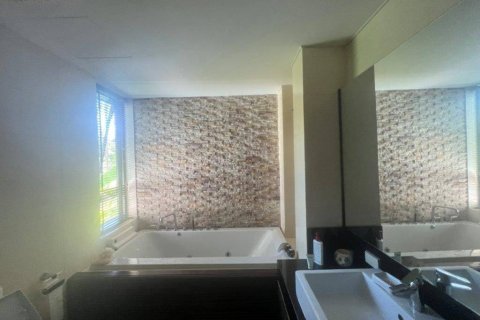 Villa in Pran Buri, Thailand 3 bedrooms № 116372 - photo 7