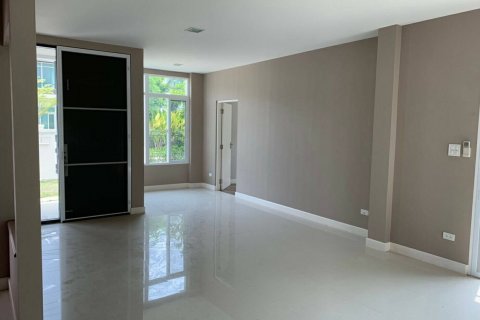 House in Chiang Mai, Thailand 4 bedrooms № 121888 - photo 2