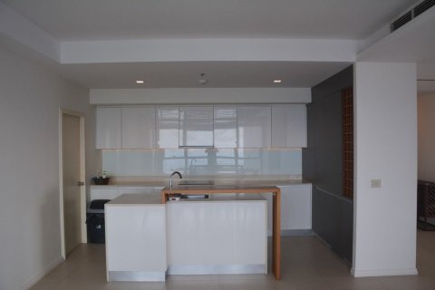 Condo in Khlong San, Bangkok, Thailand, 3 bedrooms  № 158711 - photo 11