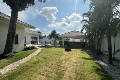 House in Hua Hin, Thailand 4 bedrooms № 137875 - photo 10