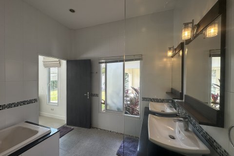 House in Hua Hin, Thailand 4 bedrooms № 137875 - photo 25