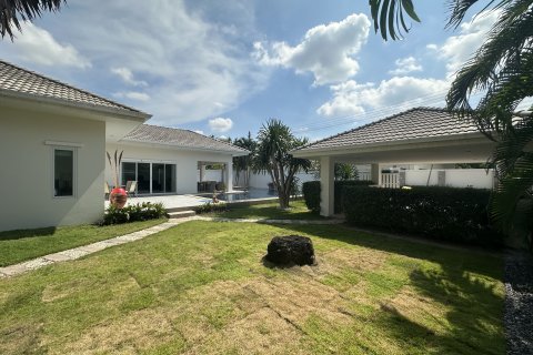 House in Hua Hin, Thailand 4 bedrooms № 137875 - photo 9