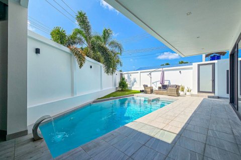 House in Pattaya, Thailand 3 bedrooms № 140487 - photo 13