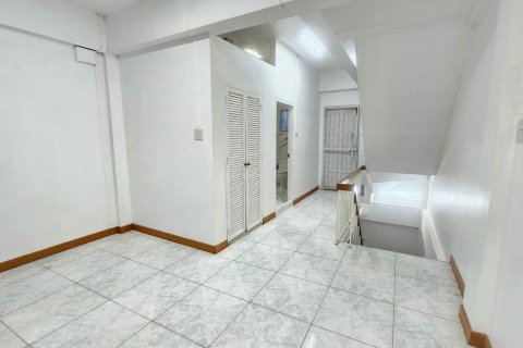 Townhouse in Lak Si, Bangkok, Thailand 3 bedrooms № 140488 - photo 30