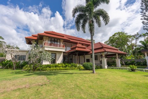 Villa in Phuket, Thailand 6 bedrooms № 140536 - photo 5