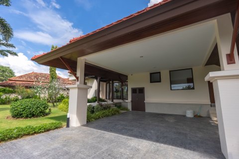 Villa in Phuket, Thailand 6 bedrooms № 140536 - photo 23
