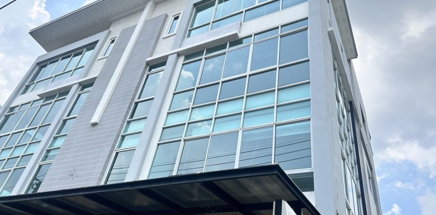 Townhouse in Bueng Kum, Bangkok, Thailand 6 bedrooms № 140537