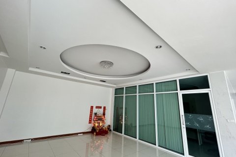 Townhouse in Bueng Kum, Bangkok, Thailand 6 bedrooms № 140537 - photo 12