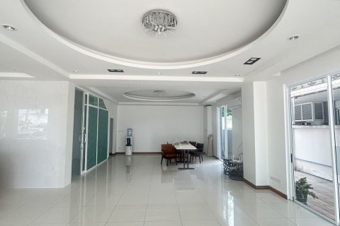 Townhouse in Bueng Kum, Bangkok, Thailand 6 bedrooms № 140537 - photo 14