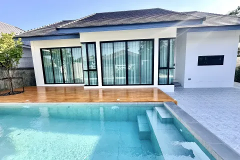 House in Pattaya, Thailand 4 bedrooms № 155610 - photo 1