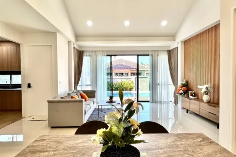 House in Pattaya, Thailand 4 bedrooms № 155610 - photo 10