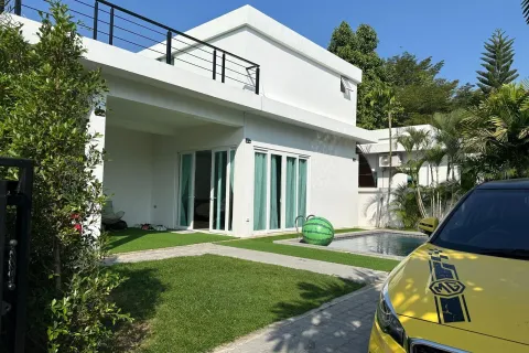 House in Pattaya, Thailand 3 bedrooms № 155613 - photo 1