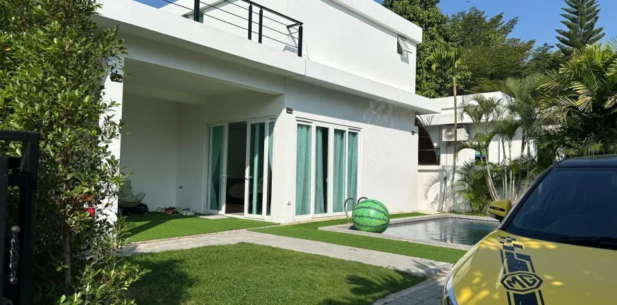House in Pattaya, Thailand 3 bedrooms № 155613