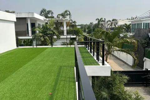 House in Pattaya, Thailand 3 bedrooms № 155613 - photo 15