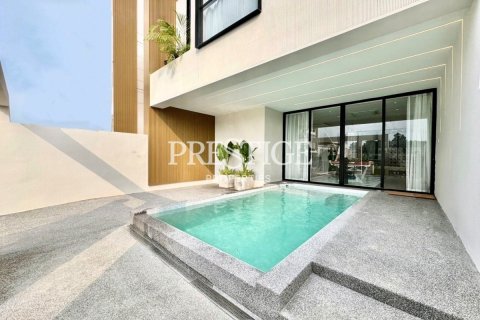 House in Pattaya, Thailand 4 bedrooms № 198341
