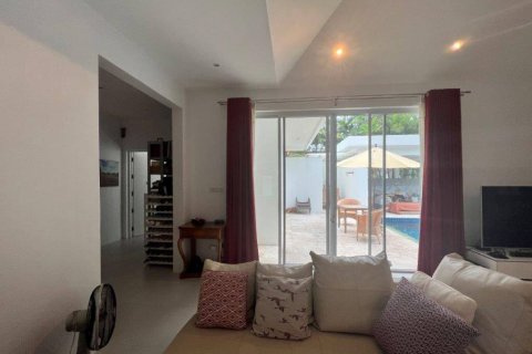 Villa in Hua Hin, Thailand 3 bedrooms № 114303 - photo 3
