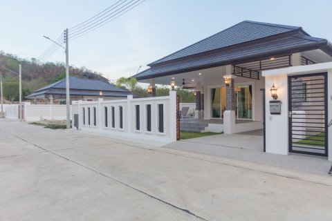 Villa in Hua Hin, Thailand 3 bedrooms № 169807 - photo 12