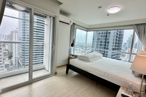 Condo in Bang Rak, Bangkok, Thailand, 4 bedrooms  № 201044 - photo 3