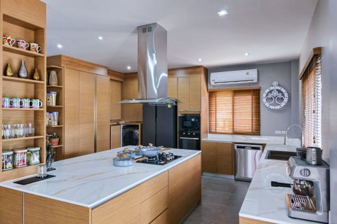 House in Phuket, Thailand 4 bedrooms № 146067 - photo 3