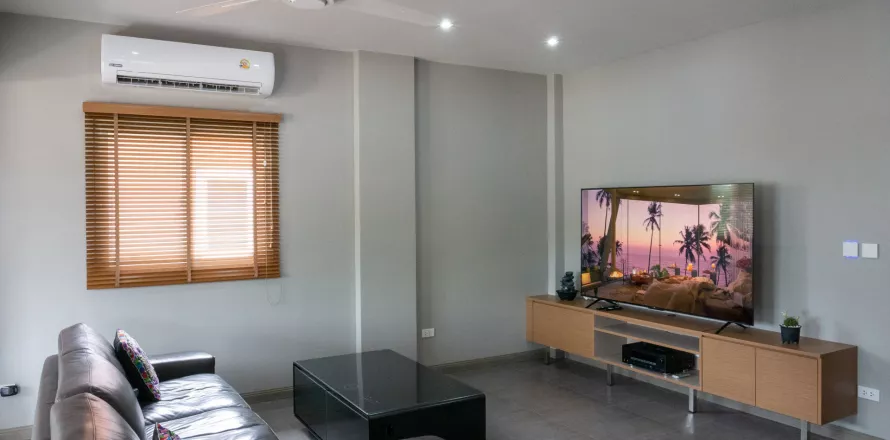 House in Phuket, Thailand 4 bedrooms № 146067