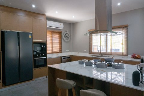 House in Phuket, Thailand 4 bedrooms № 146067 - photo 30