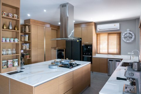 House in Phuket, Thailand 4 bedrooms № 146067 - photo 23