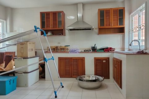 House in Pak Kret, Thailand 4 bedrooms № 156138 - photo 17