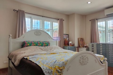 House in Pak Kret, Thailand 4 bedrooms № 156138 - photo 23