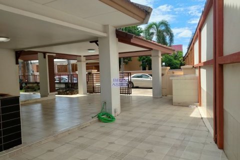 House in Pak Kret, Thailand 4 bedrooms № 156138 - photo 7