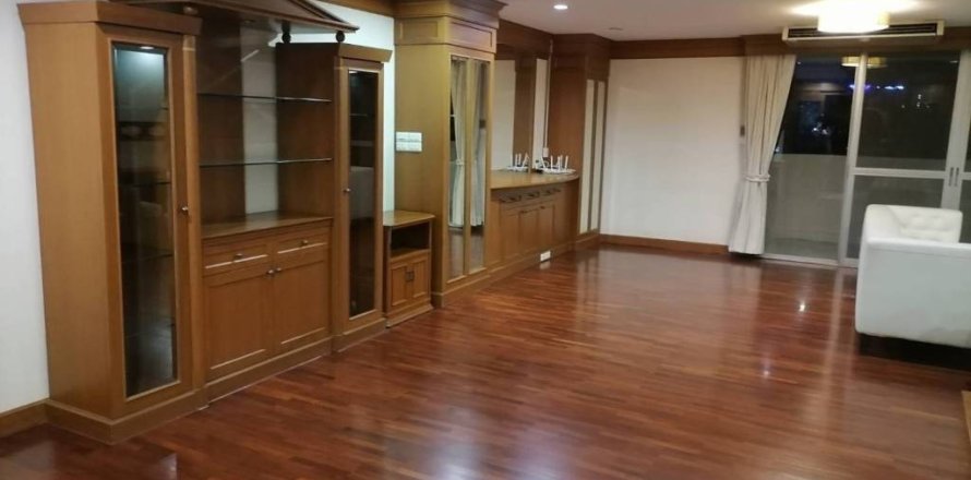 Condo in Bangkok, Thailand, 3 bedrooms  № 158764