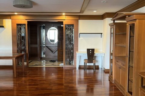 Condo in Bangkok, Thailand, 3 bedrooms  № 158764 - photo 3